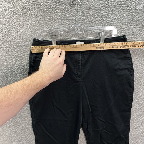 Chicos Pants Womens 1.5 US 10 Black Cropped Stretch Preppy Careerwear Casual - Picture 3 of 6